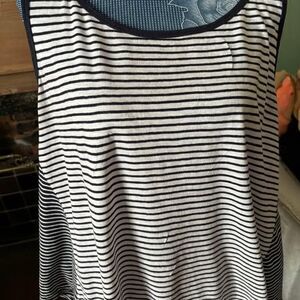 Crown & Ivy Size XL Women’s Tank Tops Blouse 44” Bust 27” Length Navy/White